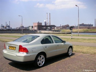 Volvo S60 2.4D Edition title=