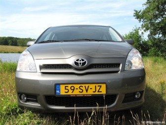 Toyota Verso 1.8 VVT-i Dynamic: Scherp gelijnd front