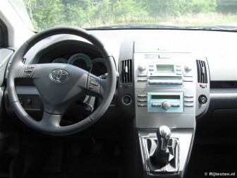 Toyota Verso 1.8 VVT-i Dynamic: Fris ogend en net afgewerkt dashboard