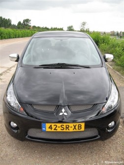 Mitsubishi Grandis 2.4 MIVEC Intense title=