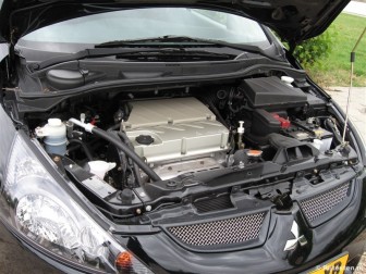Mitsubishi Grandis 2.4 MIVEC Intense title=