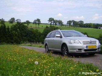 Toyota Avensis Wagon 2.2 D-4D D-CAT Executive: Eenvoudige en stoere lijnen kenmerken de vormgeving van de Avensis Wagon.