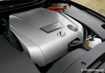 Lexus GS 450h Executive: Bij elkaar 340pk, dat zorgt voor mooie prestaties