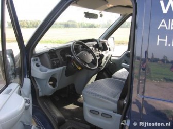 Ford Transit T260S 2.2 TDCi 85 pk : Praktisch interieur met veel opbergvakken