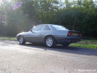 Ferrari 412 : Met zijn achterlichten is de 412 van achteren eenvoudig als Ferrari te herkennen.