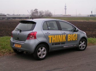 Toyota Yaris 1.3 16v VVT-i Linea Luna: 