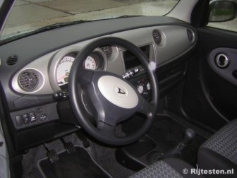 Daihatsu Trevis 1.0 : Het goed uitgeruste en ruime interieur heeft Mini-trekjes.