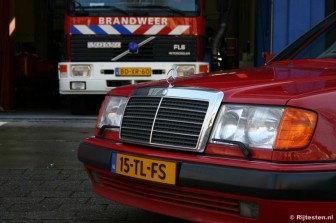 Mercedes-Benz 500E  : Het markante front onthult niet we hier met iets bijzonders te maken hebben.
