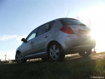 Kia cee'd 1.4 CVVT X-ecutive: Stijlvol vanuit elke hoek