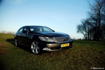 Lexus LS 460 President: Een auto die men absoluut in de gaten moet houden
