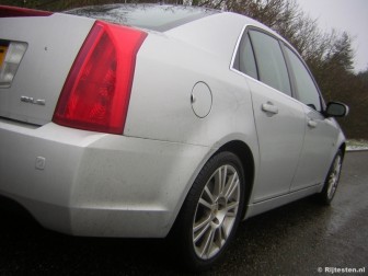 Cadillac BLS 1.9D Elegance: Individualistische auto die met een handbak nog beter tot zijn recht zal komen.