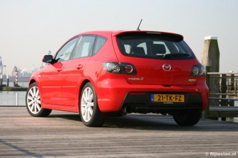 Mazda 3 MPS : Strakke belijning, maar de achterbumper is een beetje rommelig vormgegeven.