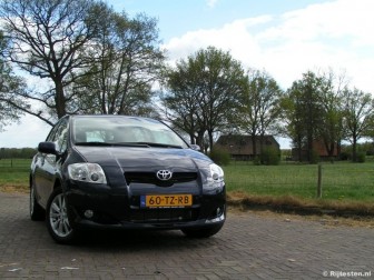 Toyota Auris 1.6 16v VVT-i Luna Business: Interessant voor u als zakelijke rijder? U mag het zeggen...