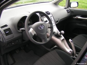 http://www.rijtesten.nl/afbeeldingen/184/toyota_auris_11.jpg