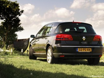Rear end looks like a Renault Vel Satis:
