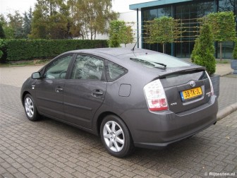 Toyota Prius 1.5 HSD Business: Een hoogstandje op het gebied van aërodynamica.