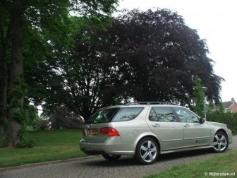 Saab 9-5 2.0t Business: Stijlvol door het dagelijkse verkeer.