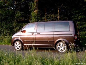 Volkswagen Multivan 3.2 V6 Highline Sport Edition: De kleur is afhankelijk van de lichtinval.