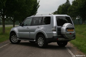 Mitsubishi Pajero 3.2 DI-D LWB Instyle title=
