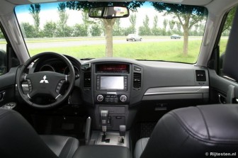 Mitsubishi Pajero 3.2 DI-D LWB Instyle title=