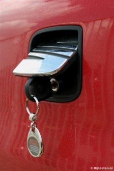 Seat Ibiza 1.2 12V Selection: Het slot van de achterklep is om een hoekje bereikbaar.