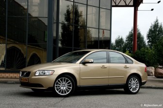 Volvo S40 2.4i Edition II: 170 pk in dit formaat auto is niet behelpen