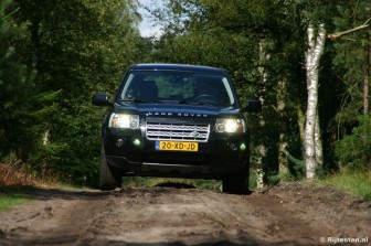 Land Rover Freelander 2 2.2 TD4 HSE title=