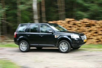 Land Rover Freelander 2 2.2 TD4 HSE title=