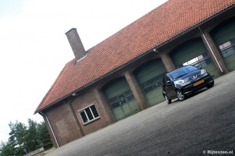 Peugeot 107 1.0 XS title=
