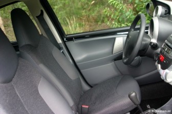 Peugeot 107 1.0 XS title=