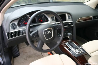 Audi A6 Allroad 3.0 TDI quattro Pro Line: Lichte besmettelijke kleuren in het interieur