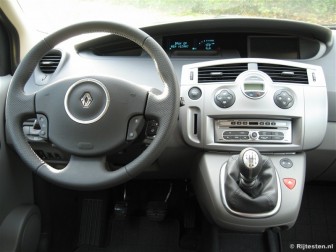Renault Grand Sc�nic 2.0 dCi 150 S�rie Limit�e Tech Line: Alles binnen handbereik voor de bestuurder.