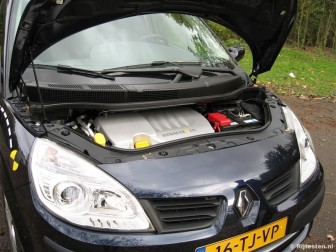 Renault Grand Sc�nic 2.0 dCi 150 S�rie Limit�e Tech Line: De nieuwe 2.0 dCi dieselmotor komt goed tot zijn recht in de Grand Sc�nic.