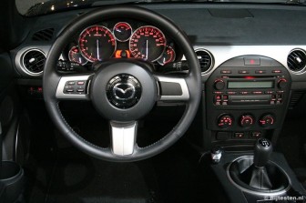 Mazda MX-5 1.8 Touring: Het interieur is er flink op vooruit gegaan.