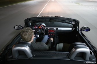 Mazda MX-5 1.8 Touring: Het 'windvangertje' houdt de meeste wind buiten.