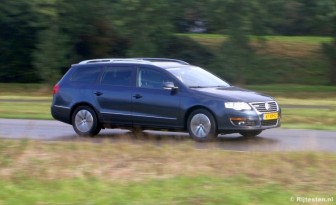 Volkswagen Passat Variant 1.9 TDI BlueMotion Business: De Passat BlueMotion rijdt gelukkig niet anders dan de andere Passats.