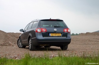 Volkswagen Passat Variant 1.9 TDI BlueMotion Business: Ook van achteren is de Passat een typische Volkswagen.