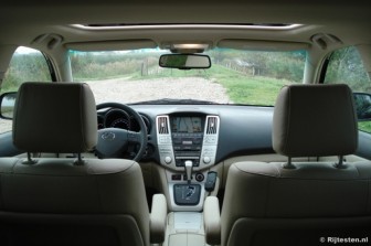 Lexus RX 400h Executive: De middenconsole is voor verbetering vatbaar.