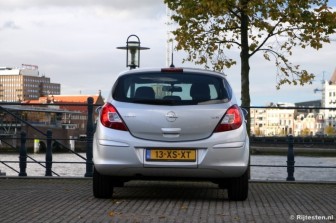 Opel Corsa 1.3 CDTi Cosmo: Hoewel minder sprekend dan de voorkant, is de achterkant best geslaagd.