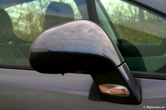 Peugeot 308 XT 2.0-16V HDiF: Het spiegelvlak is eigenlijk te klein.
