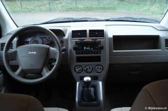 Jeep Compass 2.0 CRD Sport: Hard plastic zover het oog reikt