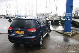 Citroën C-Crosser 2.2 HDiF Exclusive: Anonieme achterzijde en tevens hetzelfde als bij de Outlander en de 4007.