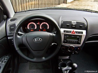 Kia Picanto 1.1 X-clusive: Ziet er leuk uit, maar geen fijne materialen.