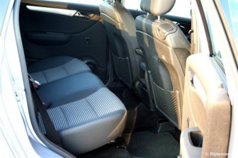 Mercedes-Benz B-Klasse B180 CDI CVT : Met de beenruimte zit het wel goed.