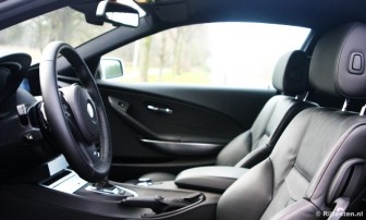 BMW 6 Serie Coup� 635d High Executive: De donkere kleuren en het strakke ontwerp zorgen voor een koele uitstraling.