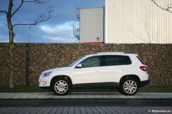 Volkswagen Tiguan 2.0 TDI 4Motion Sport and Style: Geblindeerde ramen vanaf de B-stijl bij het Sport & Style-pakket.