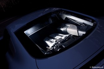 Audi R8 4.2 FSI quattro : Zonder turbo's, maar m�t FSI, goed voor 420 pk.