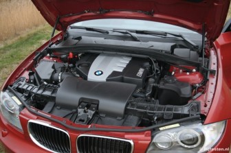 BMW 1 Serie Coup� 123d High Executive: Zoals we van BMW gewend zijn: de krachtbron achter de vooras.