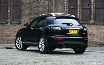 Infiniti FX 35 : De FX is een sportieve verschijning, die compacter oogt dan hij is.