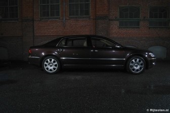 Volkswagen Phaeton V8 Highline Lang: De verlengde uitvoerig meet 5,17m van bumper tot bumper